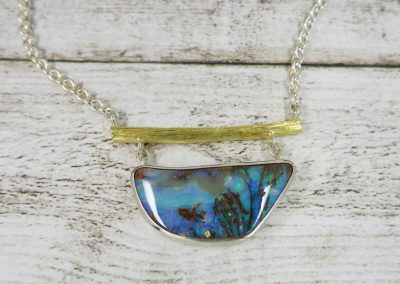 Collier/Kette mit Mittelteil australischer Boulder-Opal in Silber mit 750/- Gelbgold