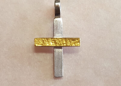 Kreuz-Anhänger Silber, 900/- Gelbgold mit strukturierter Oberfläche