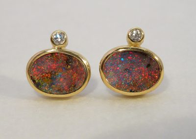 Ohrstecker2 australische Boulder-Opale und 2 Brillanten in 750/- Gelbgold