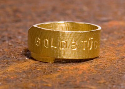 Ring aus 750/- Gelbgold mit Stempelung Goldstück